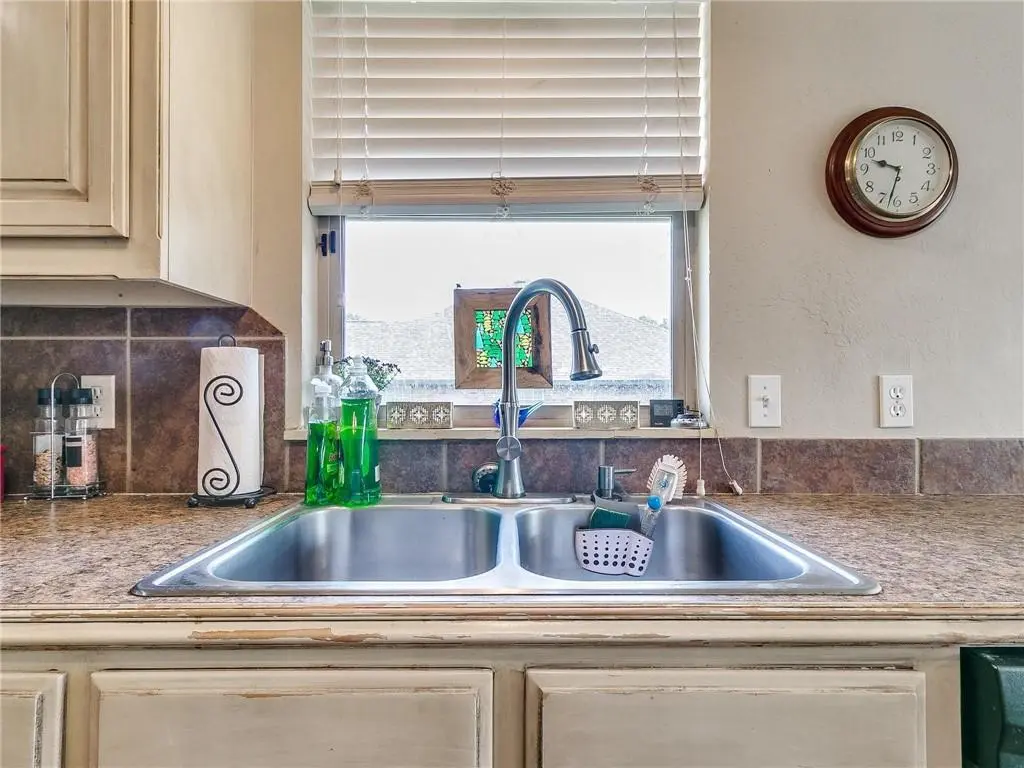 8668 Long Spur TRL, Edmond, OK 73034