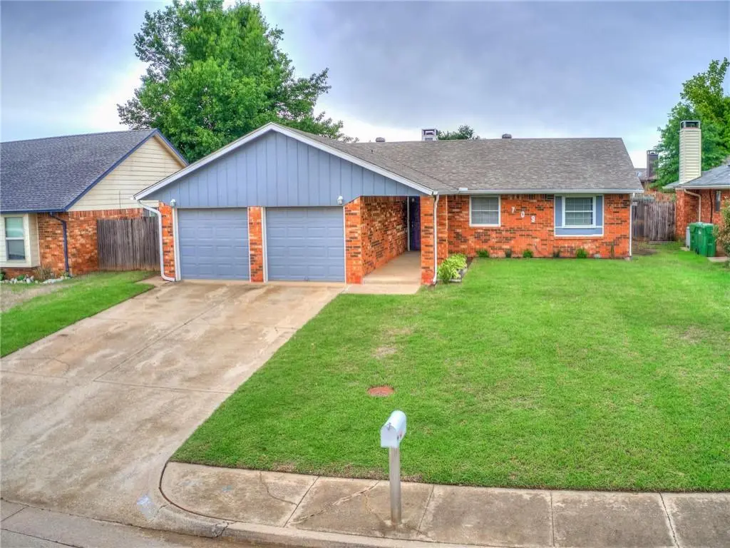 709 Markley LN, Yukon, OK 73099