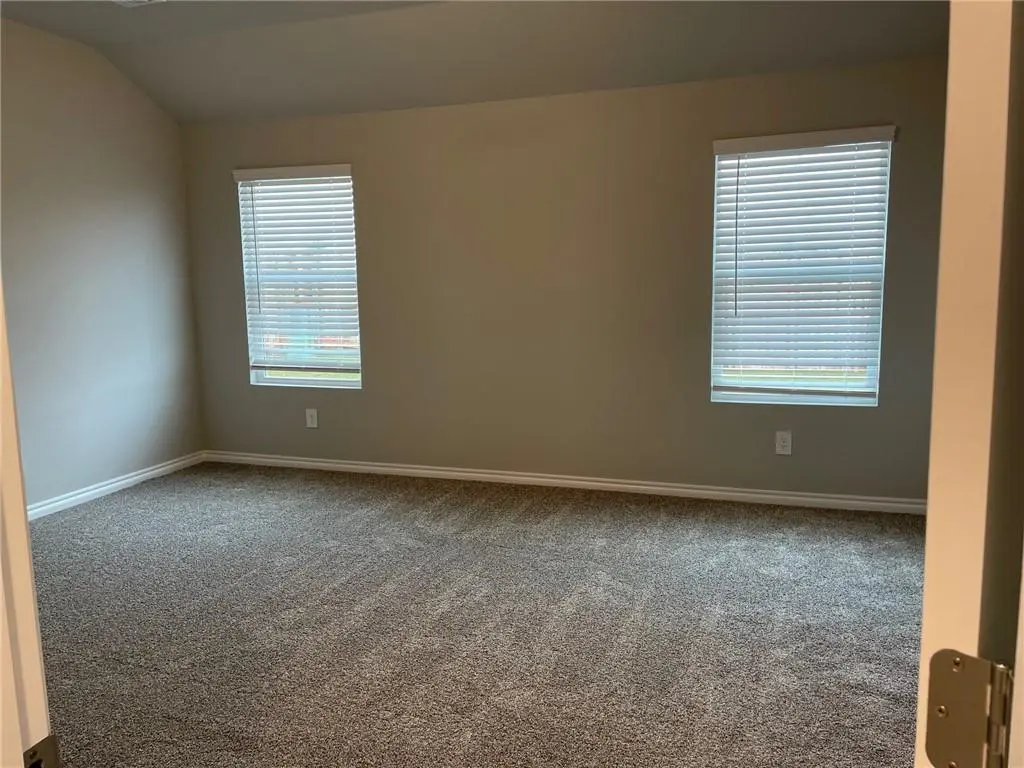 11628 SW 40th ST, Oklahoma City, OK 73064