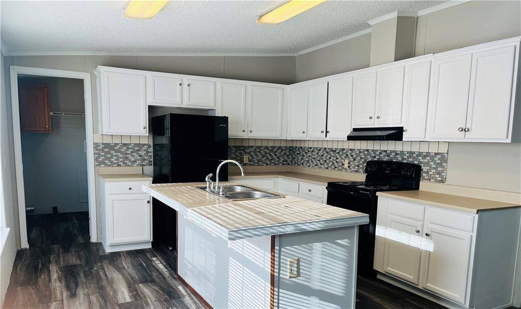 13537 S Railroad ST, Geronimo, OK 73543