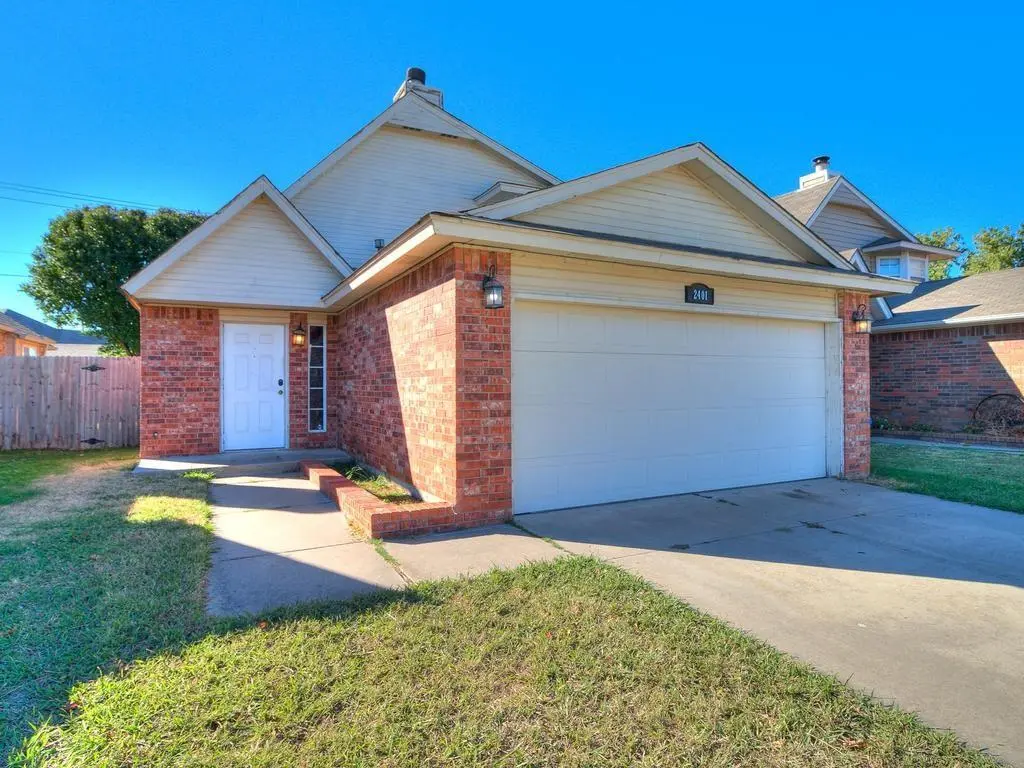 2401 Lakecrest ST, Moore, OK 73170