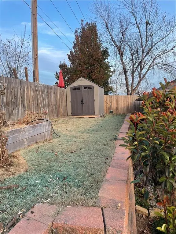 11717 SW 8th ST, Yukon, OK 73099