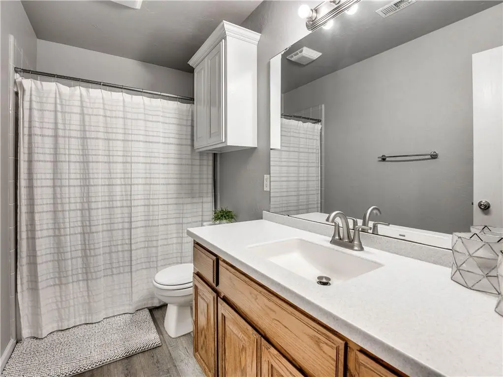 6012 SE 7th ST, Midwest City, OK 73110