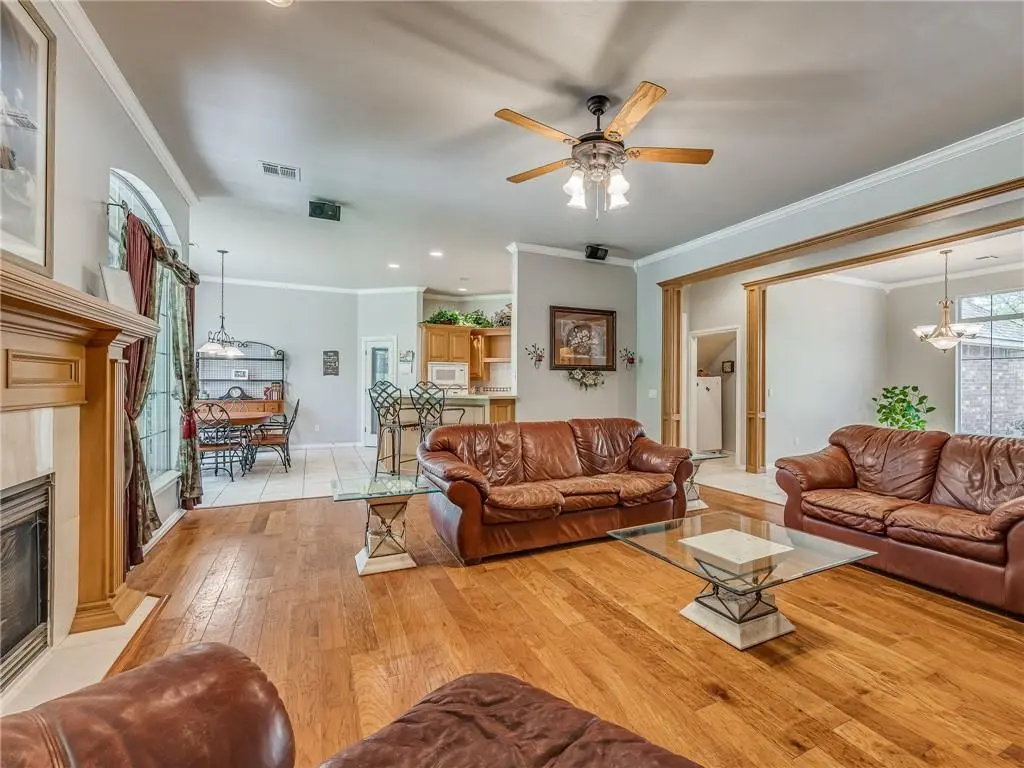 2313 Forest Road CIR, Norman, OK 73026