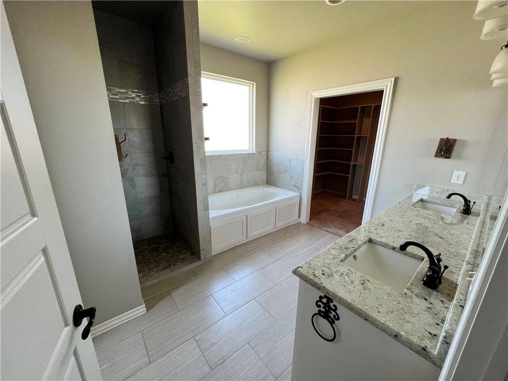 13105 Scott CIR, Shawnee, OK 74804