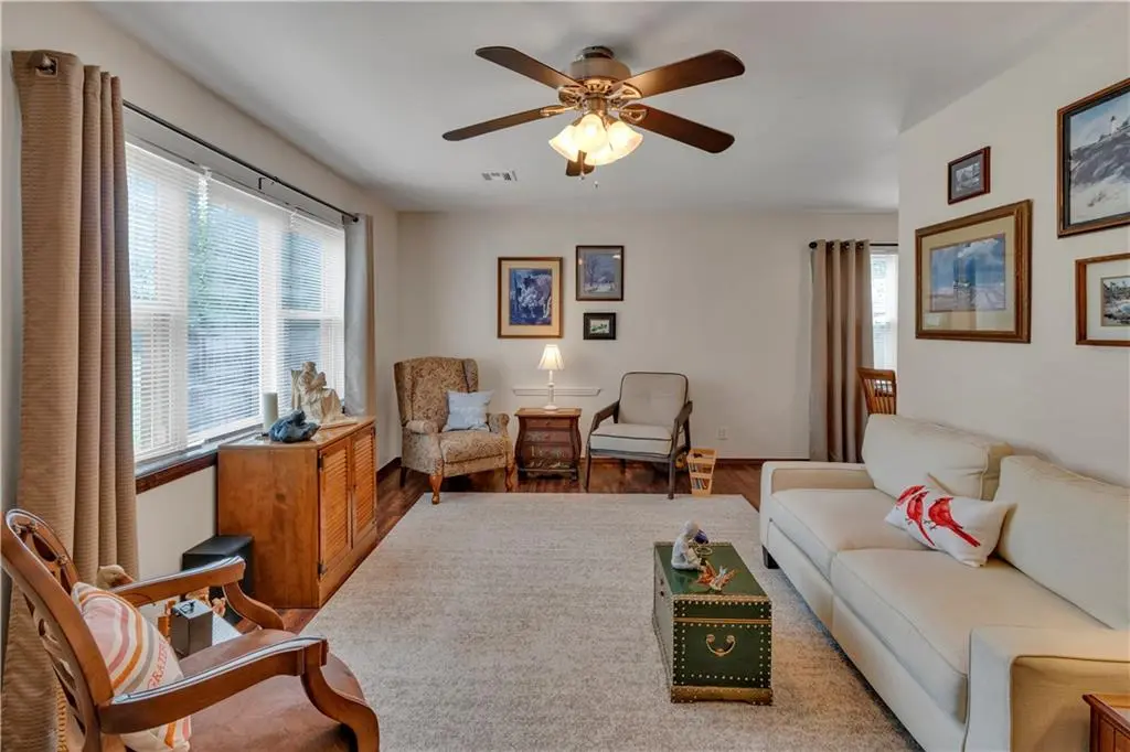 140 E Juniper LN, Mustang, OK 73064