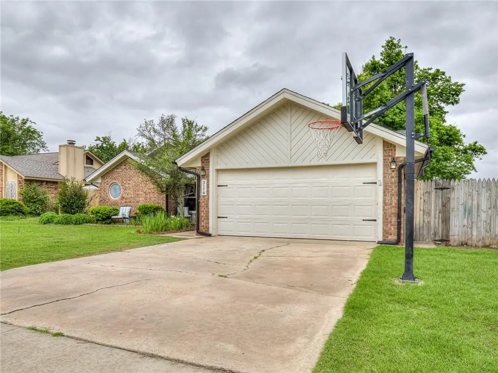 3116 Creekwood CT, Norman, OK 73072