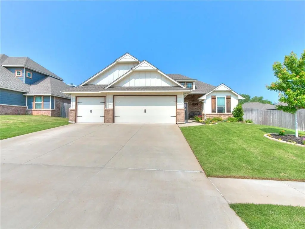 624 Switch RD, Yukon, OK 73099