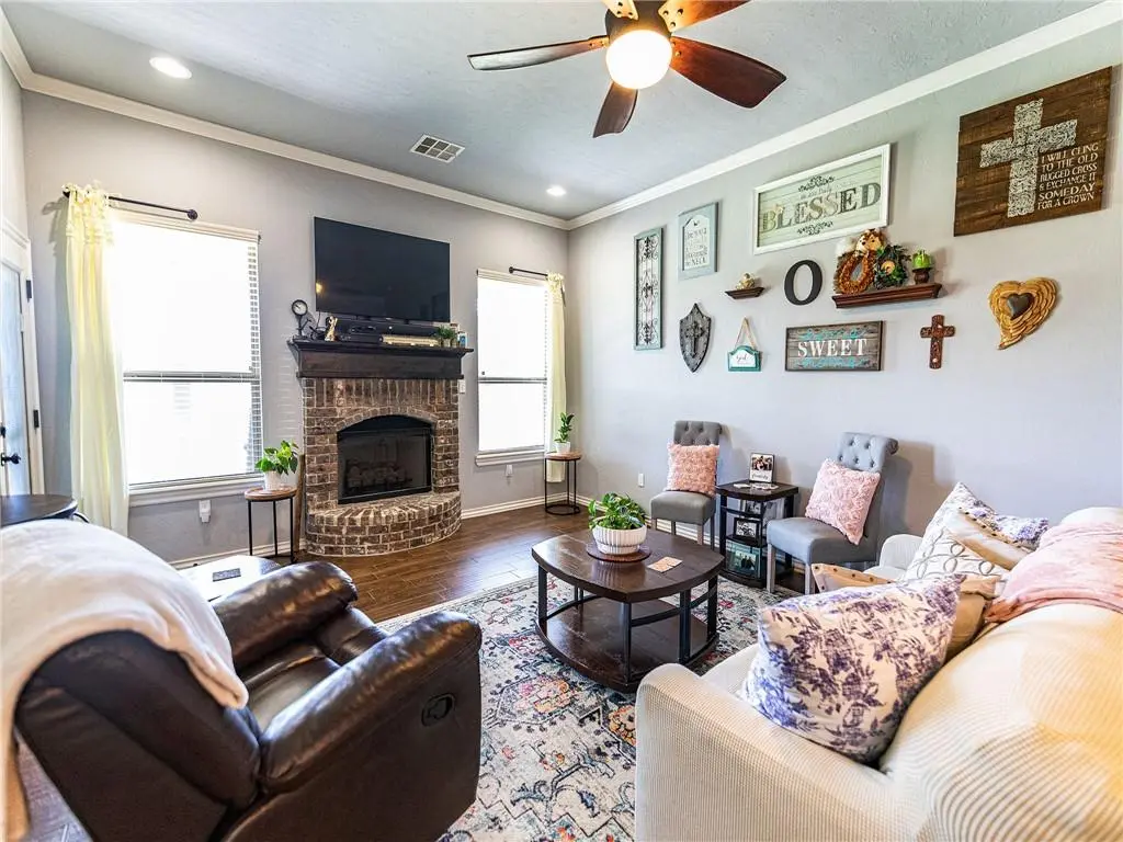 282 Mounds RD, Harrah, OK 73045
