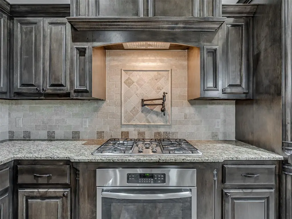 525 Sailboat Bridge WAY, Edmond, OK 73034