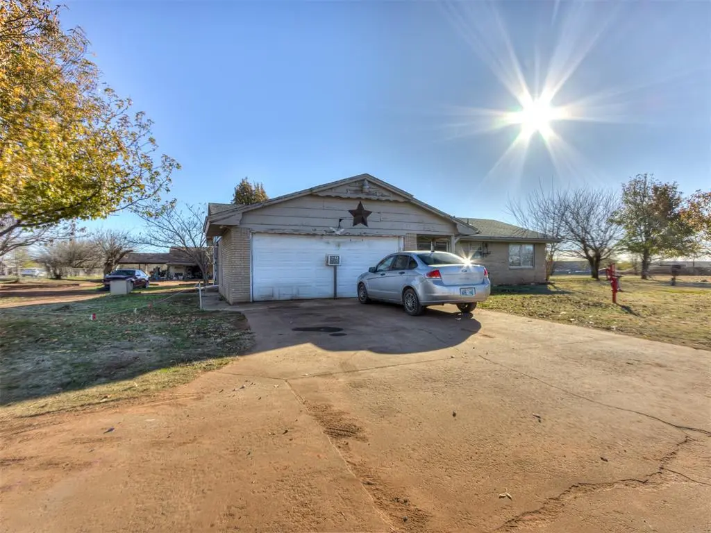 2116 S Cemetery RD, Yukon, OK 73099