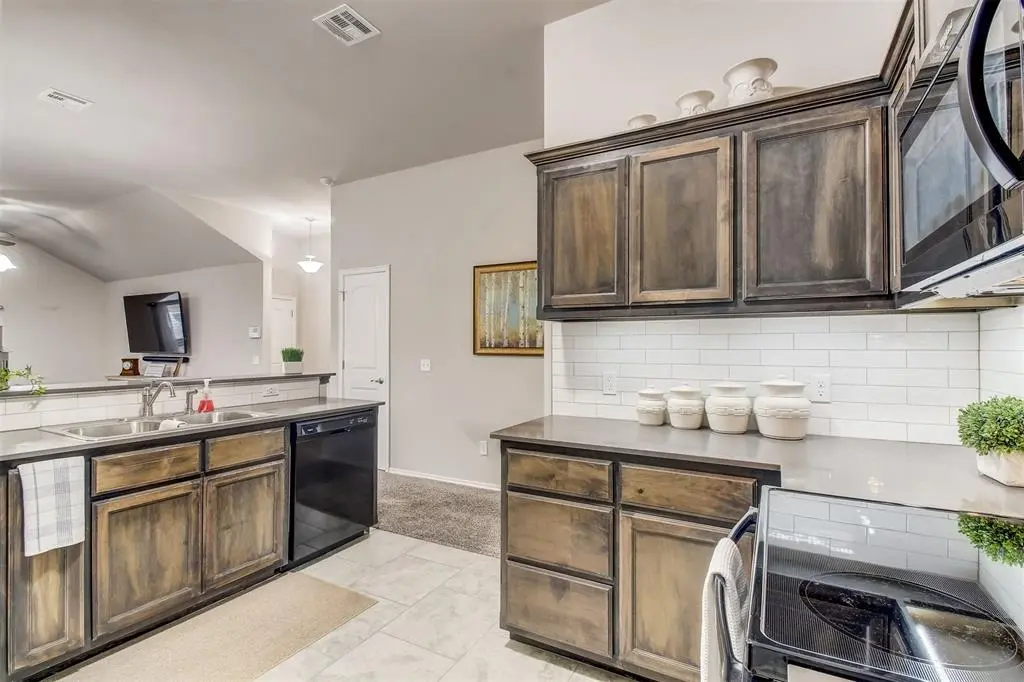 11017 NW 97th ST, Yukon, OK 73099