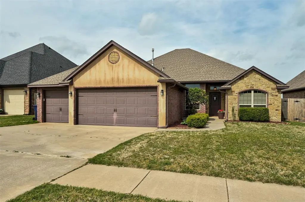18125 Haslemere LN, Edmond, OK 73012