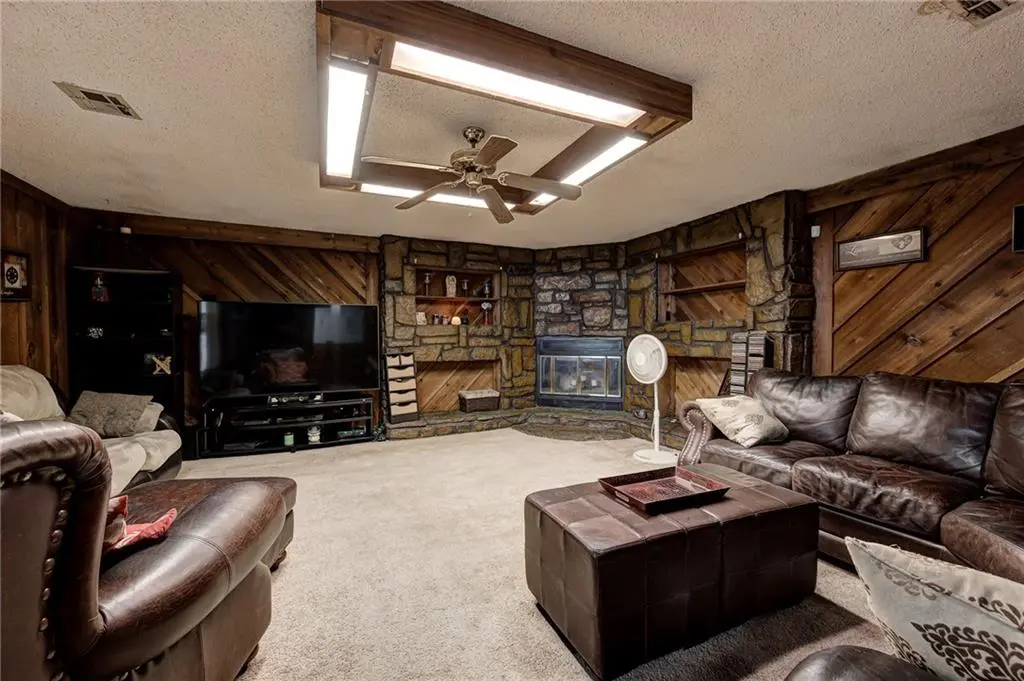 2005 Julie DR, Moore, OK 73160