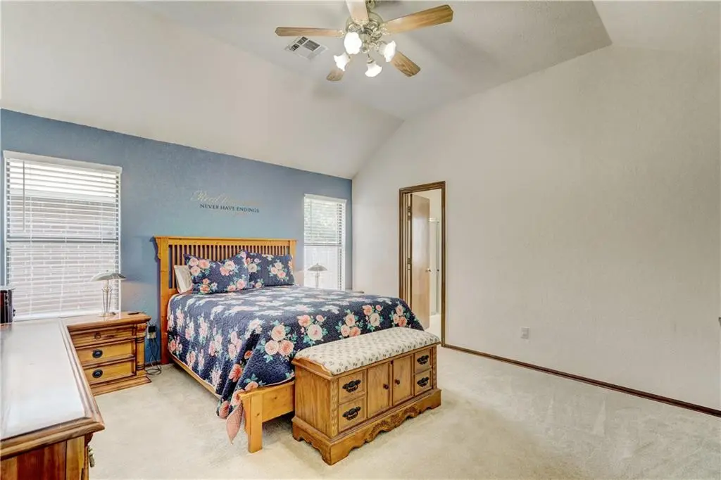 804 SE 35th ST, Moore, OK 73160