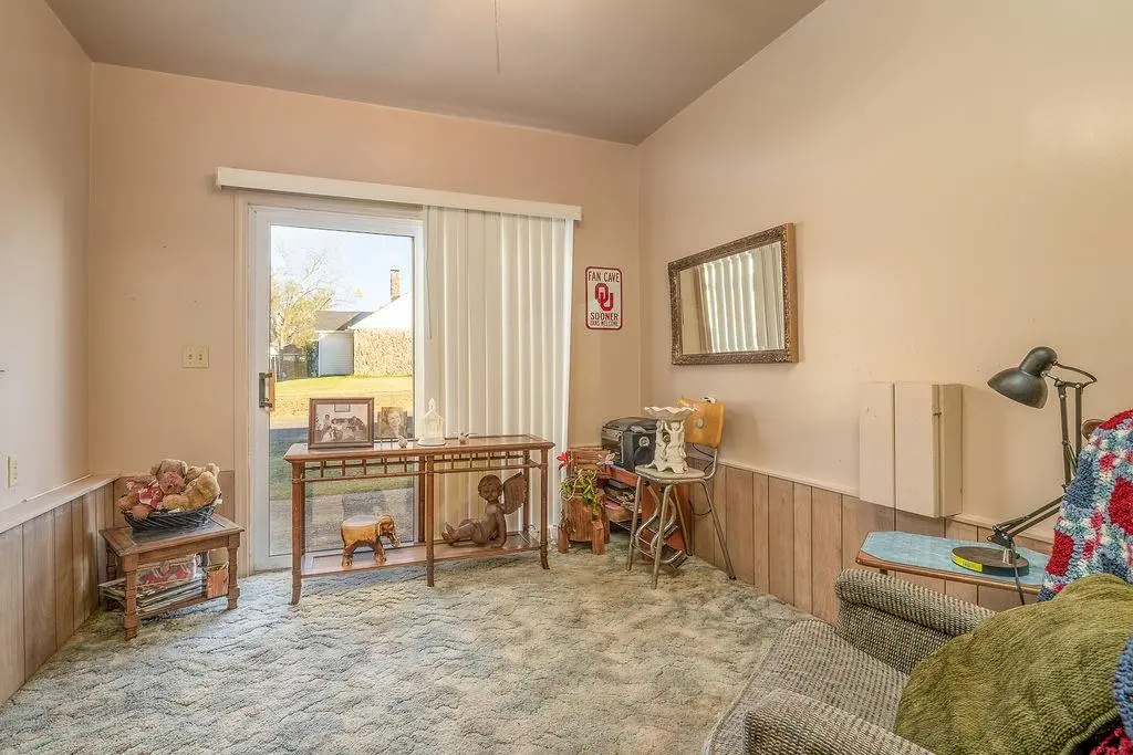 1702 W Cleveland AVE, Guthrie, OK 73044