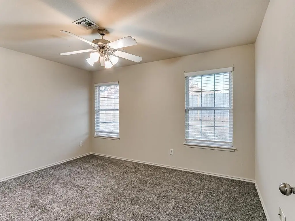 4016 Queens DR, Moore, OK 73160
