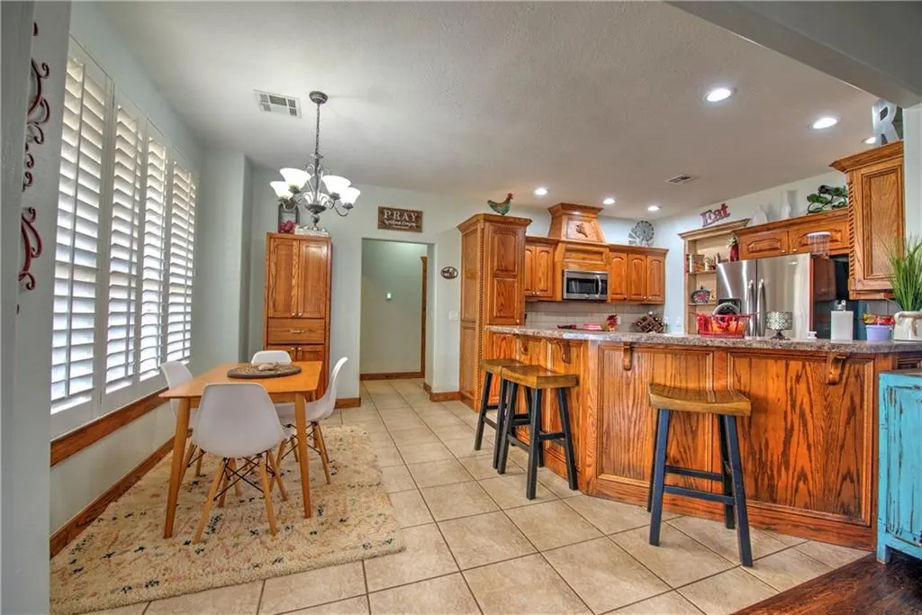 25593 Kestrel LN, Washington, OK 73093