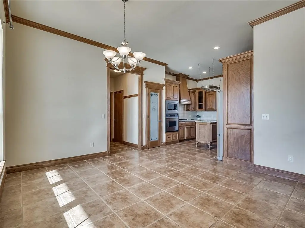 16382 Roserock CIR, Choctaw, OK 73020