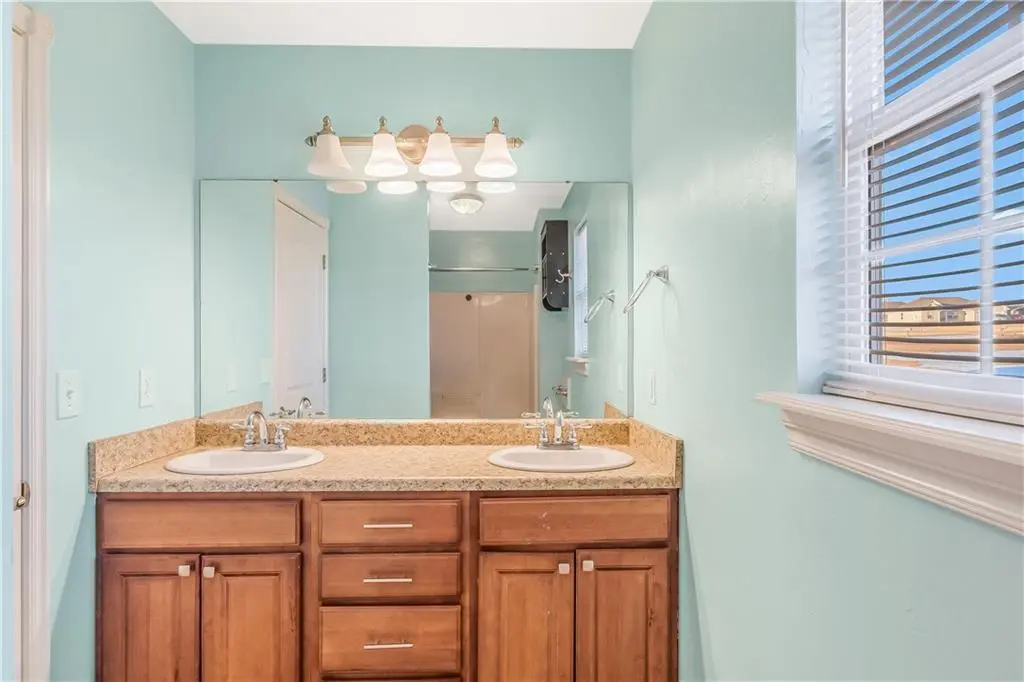 1400 Hillside TER, Blanchard, OK 73010