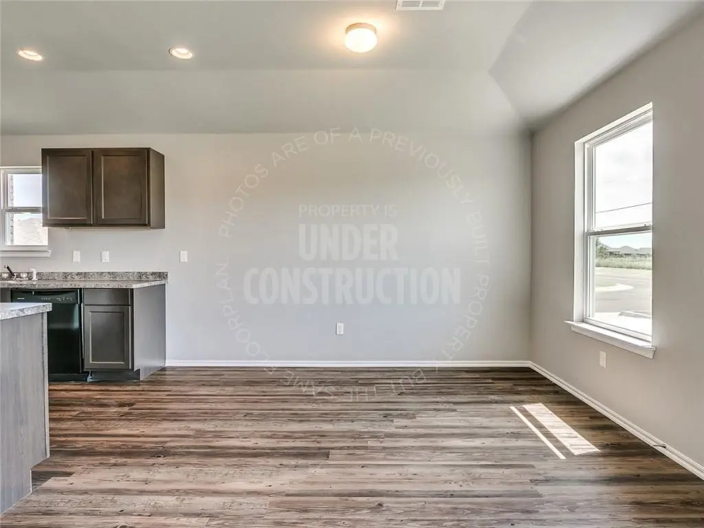 4300 Driftwood DR, Harrah, OK 73045