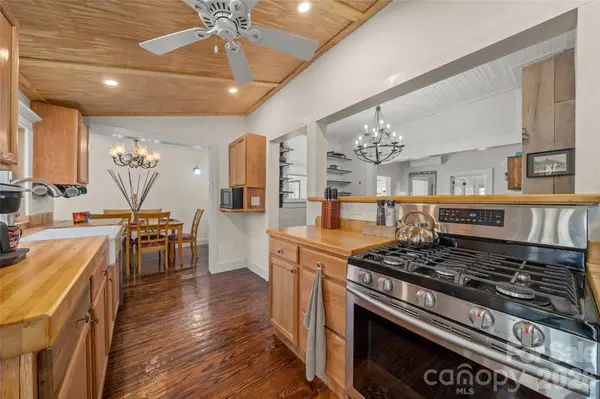 125 Timberline DR, Maggie Valley, NC 28751