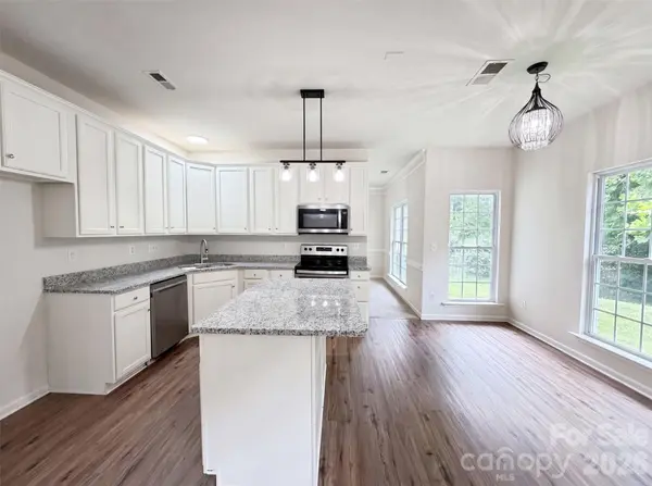 3621 Straussburg Woods LN, Matthews, NC 28105