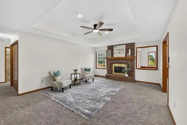 1006 N King AVE, Harrisonville, MO 64701