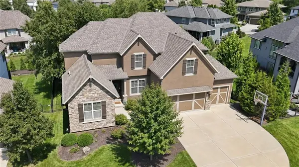 9404 W 163rd PL, Overland Park, KS 66085