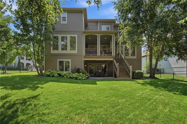 9404 W 163rd PL, Overland Park, KS 66085