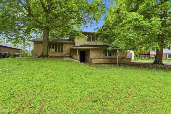 826 Yorkshire RD, Anderson, IN 46012