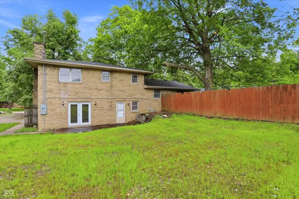 826 Yorkshire RD, Anderson, IN 46012
