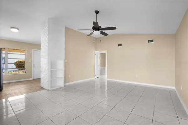 275 LAKEVIEW DR, North Fort Myers, FL 33917