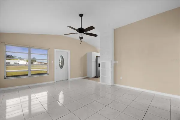 275 LAKEVIEW DR, North Fort Myers, FL 33917