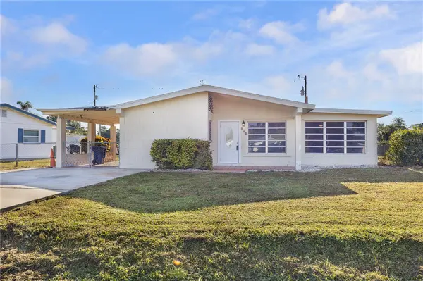 275 LAKEVIEW DR, North Fort Myers, FL 33917