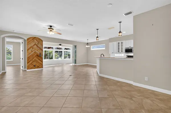 8852 BRIDGEPORT BAY CIR, Mount Dora, FL 32757