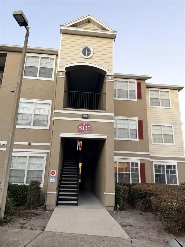 8137 CLAIRE ANN DR #207, Orlando, FL 32825