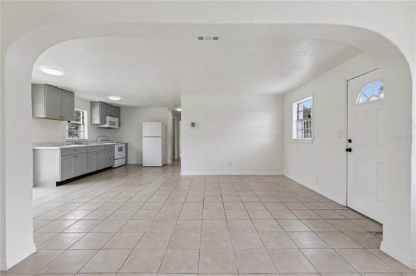 875 LOOMIS AVE, Daytona Beach, FL 32114