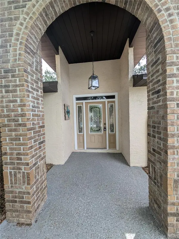 2106 WHITLOCK PL, Dover, FL 33527