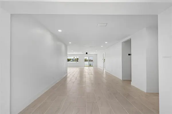 10238 TARPON DR, Treasure Island, FL 33706