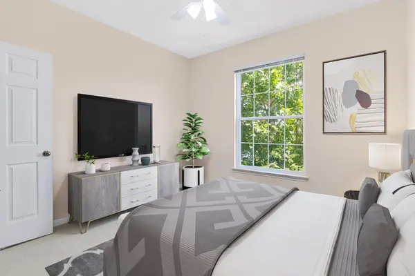 10211 COURTNEY PALMS #303, Tampa, FL 33619
