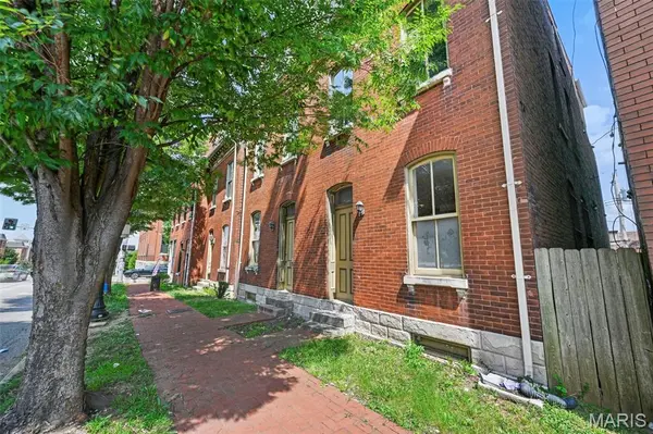 1704 S Tucker BLVD, St Louis, MO 63104