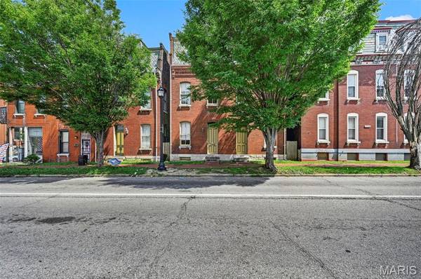 1704 S Tucker BLVD, St Louis, MO 63104