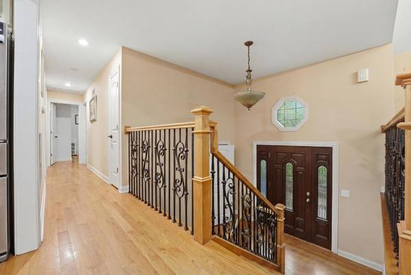 21 Sequoia RD, Hawthorn Woods, IL 60047