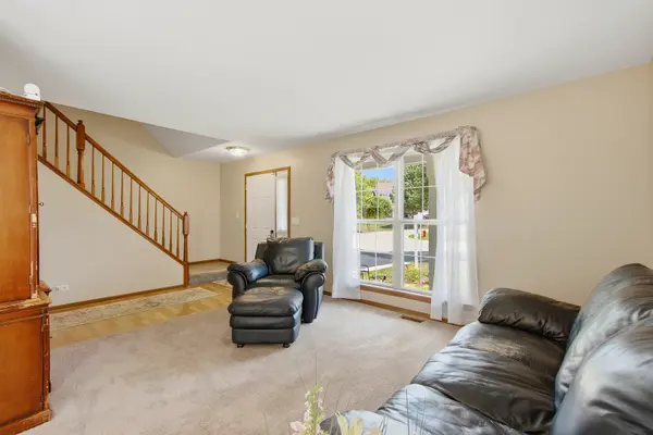 14 W Country Walk DR, Round Lake Beach, IL 60073