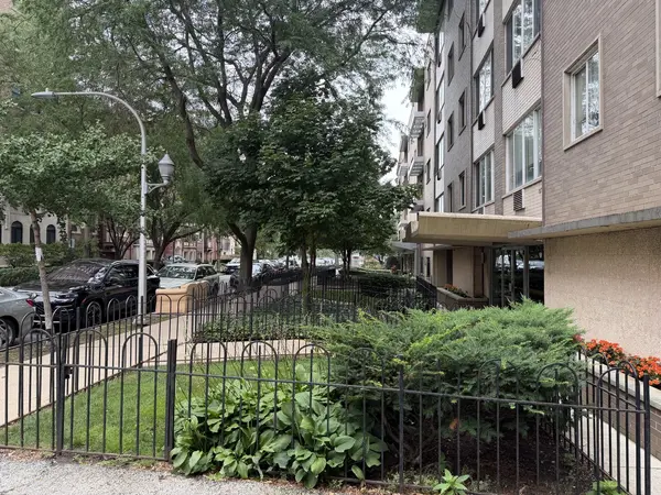 539 W Stratford PL #506, Chicago, IL 60657