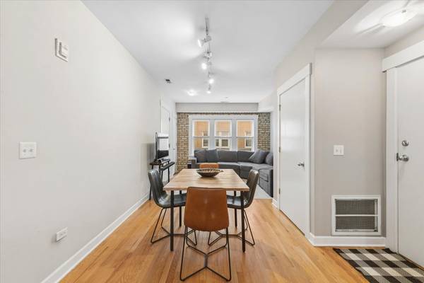 2541 Prairie AVE #1, Evanston, IL 60201