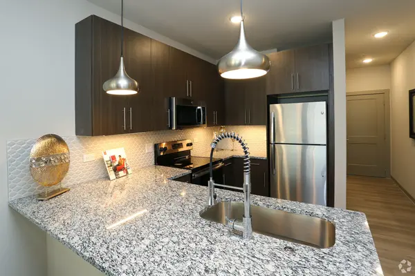 680 E Algonquin RD #1104, Schaumburg, IL 60173