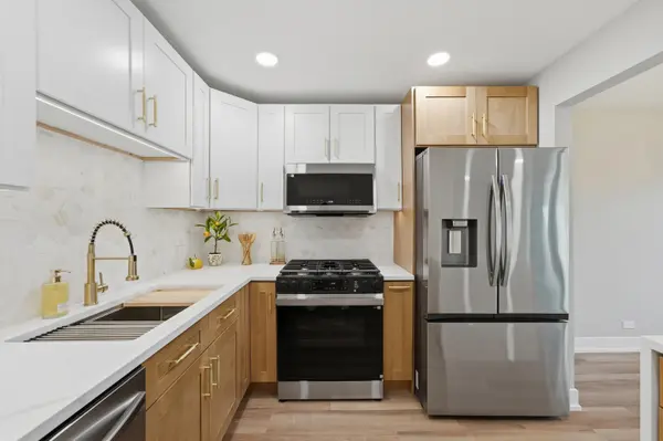 1952 N Hidden Creek CIR #7, Palatine, IL 60074
