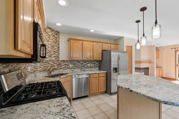3110 Reflection DR, Naperville, IL 60564
